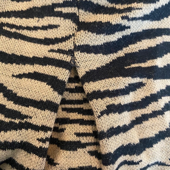 Sold striped fuzzy collar jacket / top - Picture 6 of 7